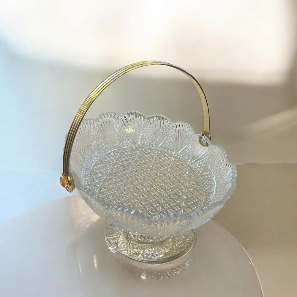 Mikasa Georgetown Crystal Gold Scalloped Edge Basket